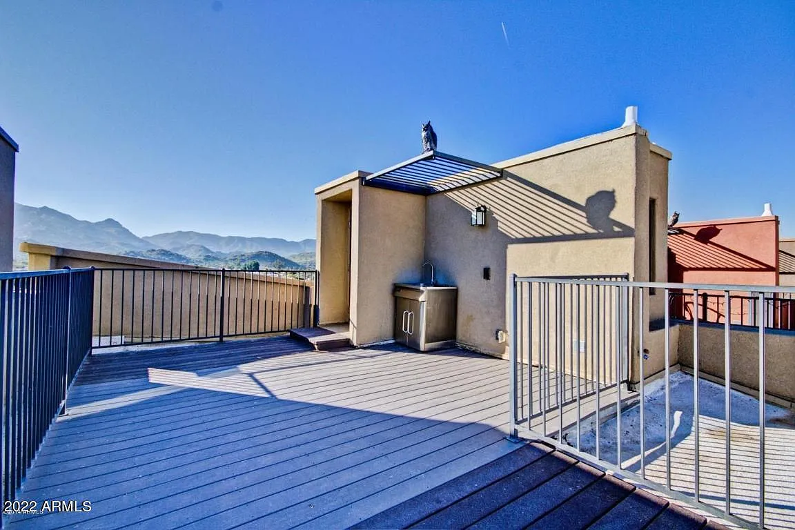 3 bed, 2.5 bath, 1765 sqft, $2,140 — Photo 2