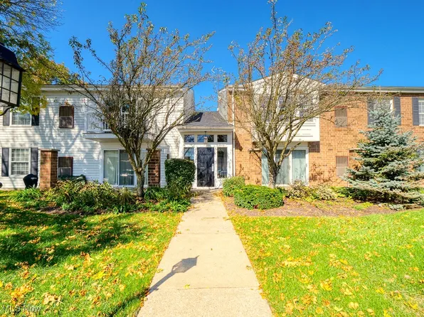26187 Raintree Blvd APT C6, Olmsted Falls, OH 44138