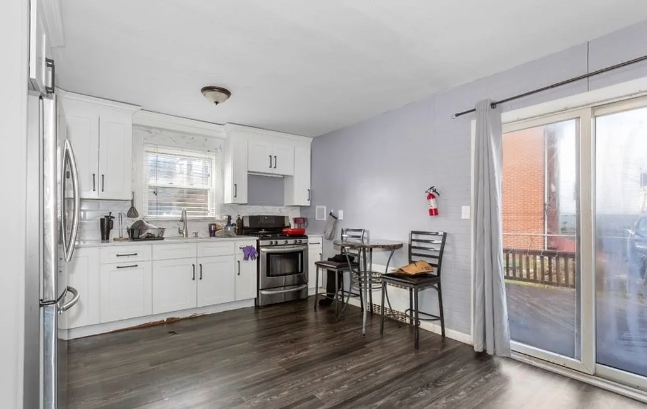 3 bed, $3,000 — Photo 2