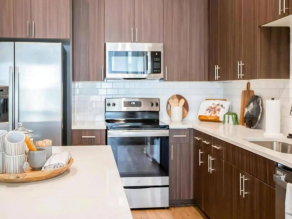 Fully Equipped Kitchen with Quartz Countertops and Stainless Steel Finishes
