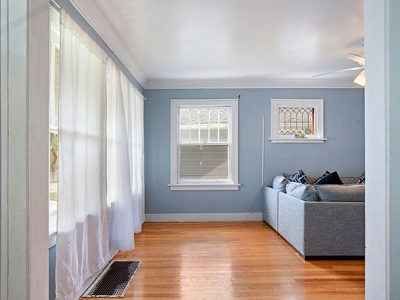 4th image of 1310 Prairie Ave
