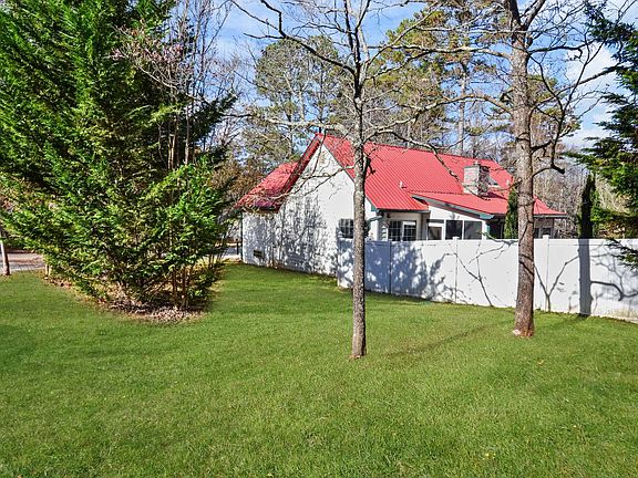 3rd image of 743 Villa Dr