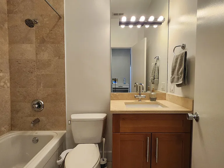 3900 W Cornelia Ave #2W — Photo 23
