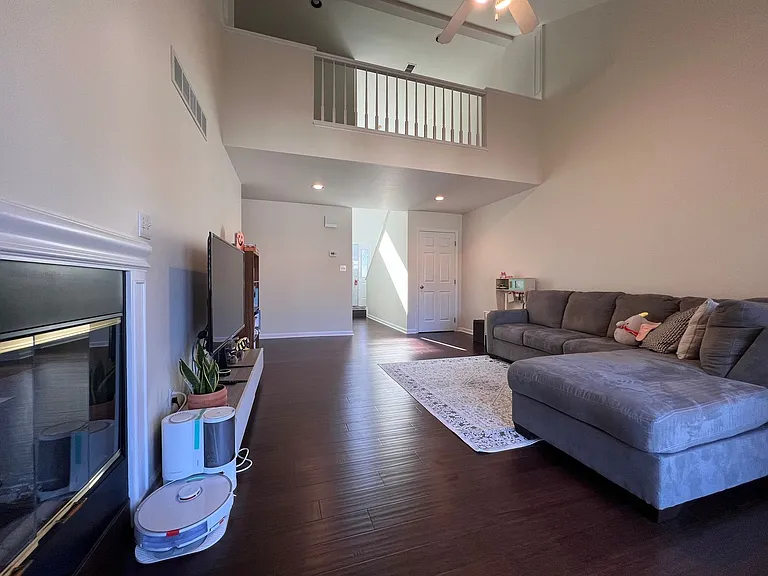 240 Newberry Ln — Photo 12