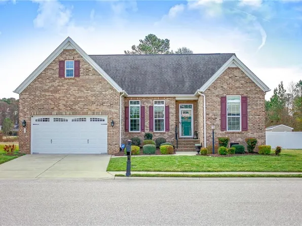 17 Pickins Dr, Poquoson, VA 23662