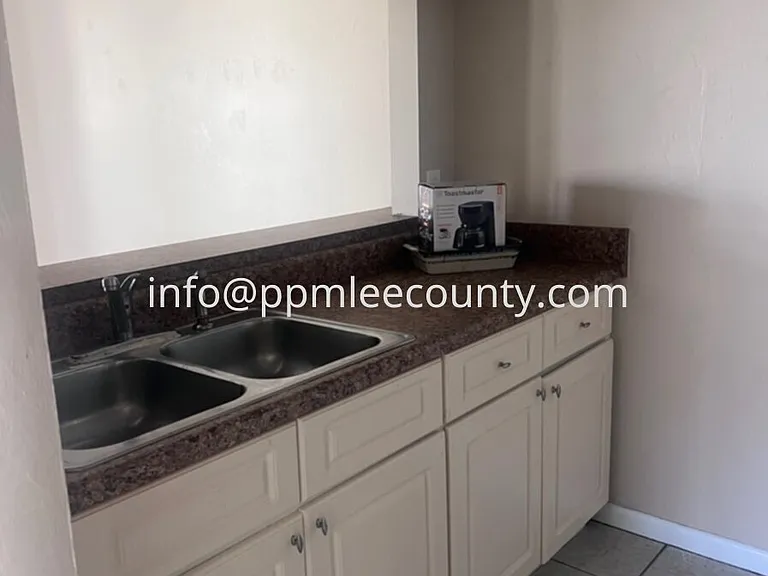 1315 SE 24th Ave — Photo 5