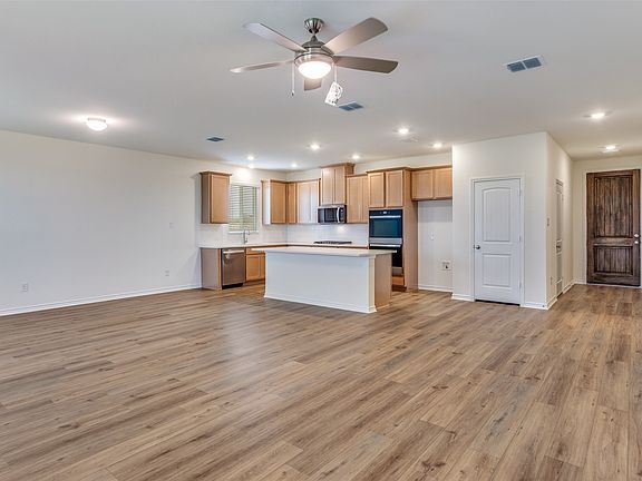 3rd image of 649 Fallbrook Dr