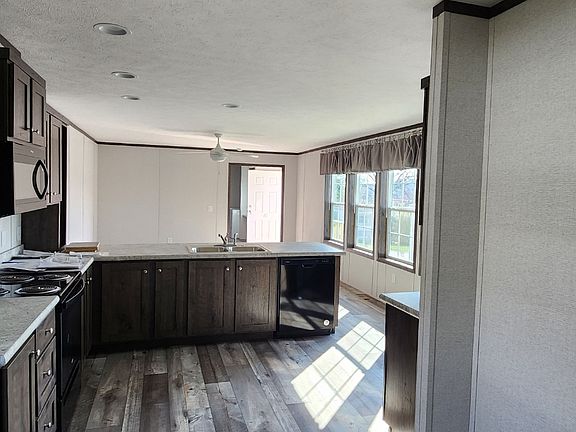 5th image of 8 Oakridge Heights Dr