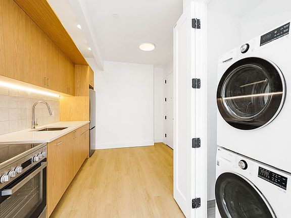 4th image of 649 Hart St #4C