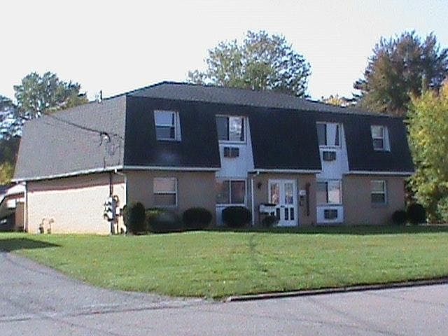 1st image of 221 Santa Fe Trl