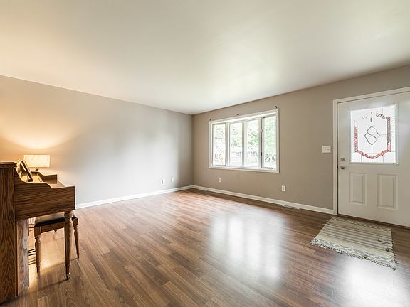 4th image of 1543 Pebblewood Dr