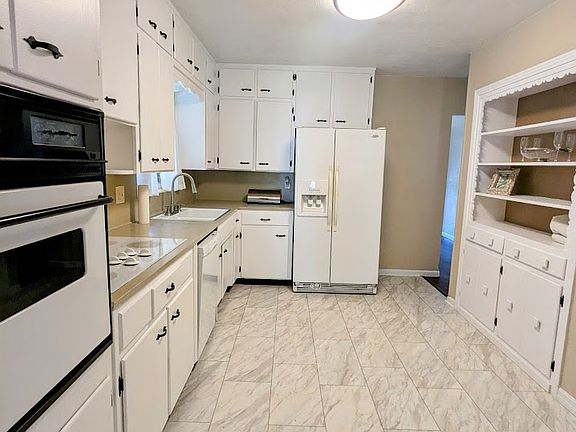 2nd image of 211 Carey Pl