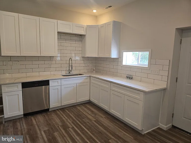 2600 E Hoffman St — Photo 10