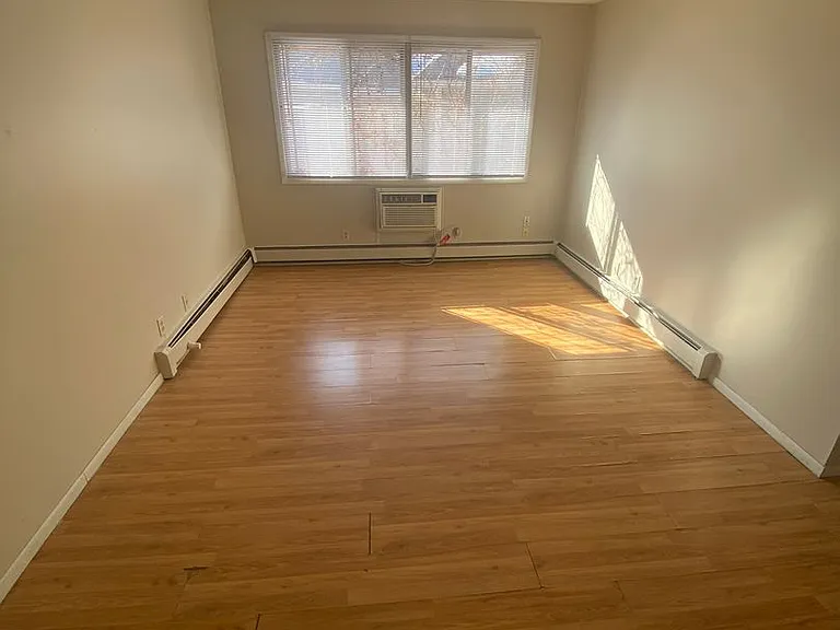 1314 W 28th St — Photo 3