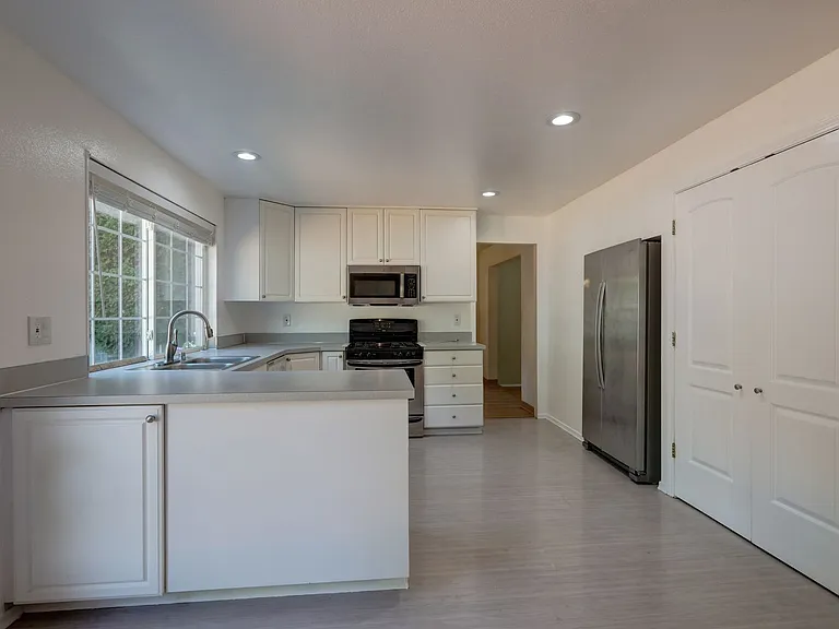 10028 NE 139th St — Photo 8