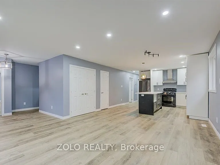 15 Nathaniel Cres #UPPER — Photo 26