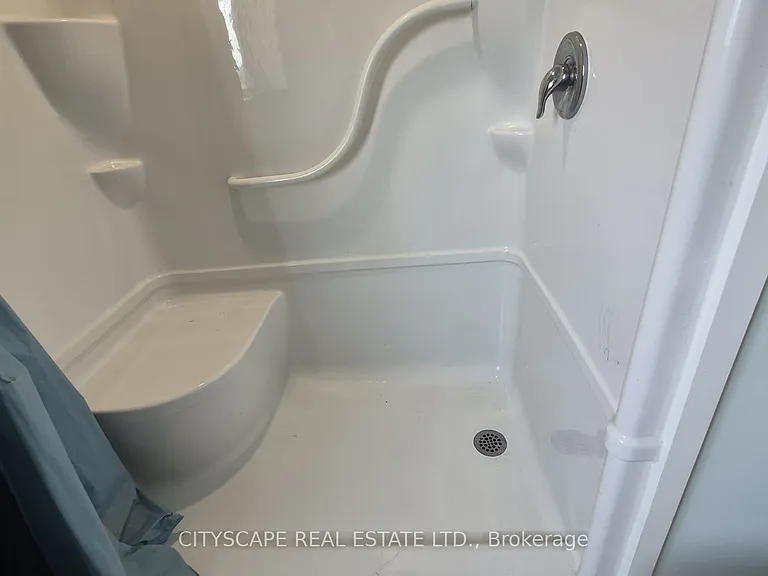 184 Knott Dr #UPPER — Photo 32