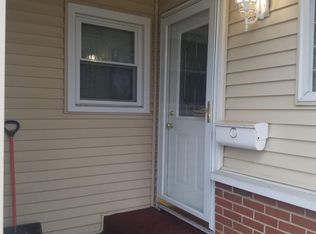 573 Arrowhead Trl, Carol Stream, IL 60188