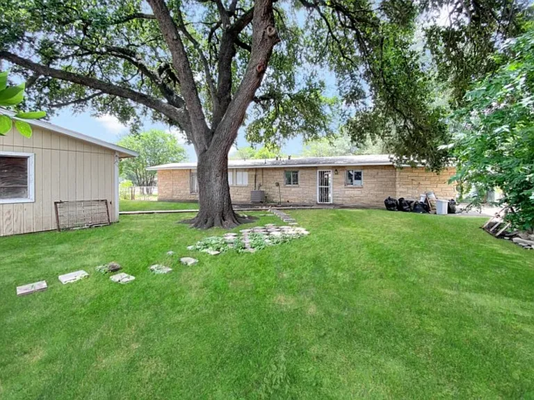 103 Englewood Dr #2 — Photo 8