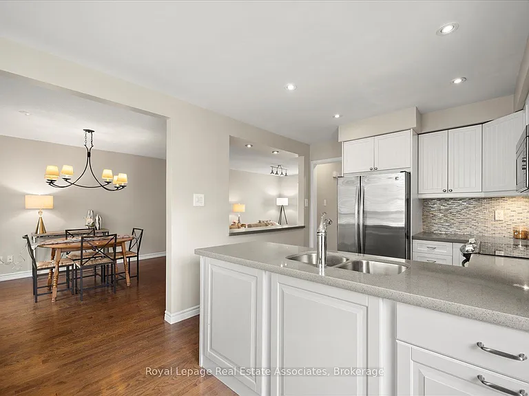 438 Claremont Cres — Photo 17