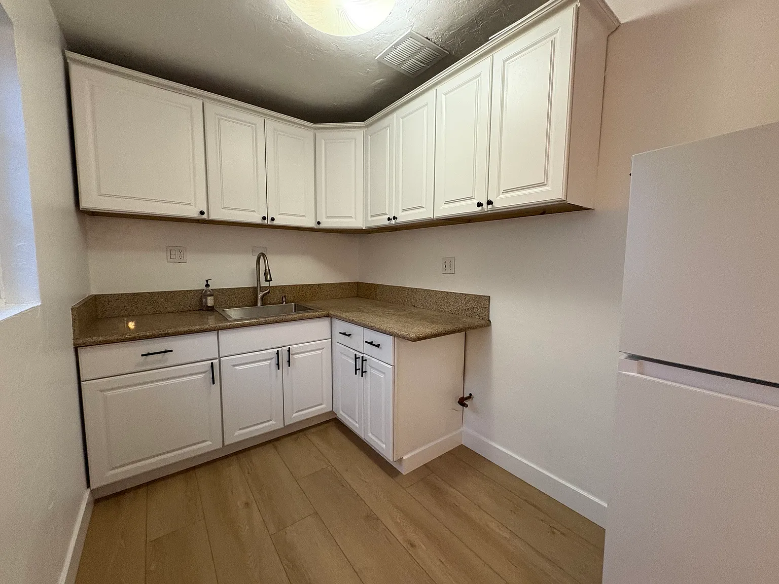 2 bed, 750 sqft, $2,995 — Photo 1