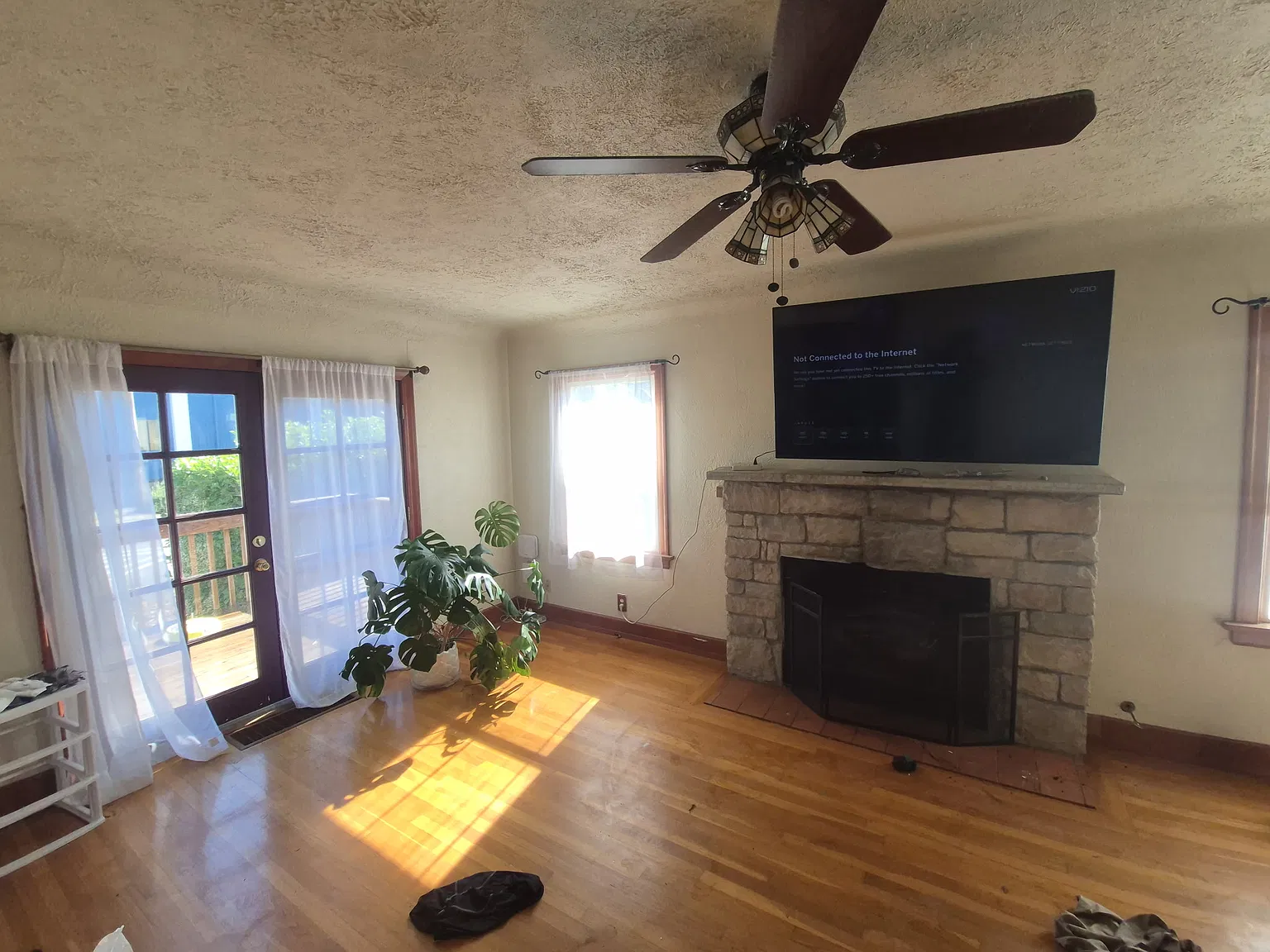 3 bed, 1.5 bath, 1415 sqft, $2,600 — Photo 2