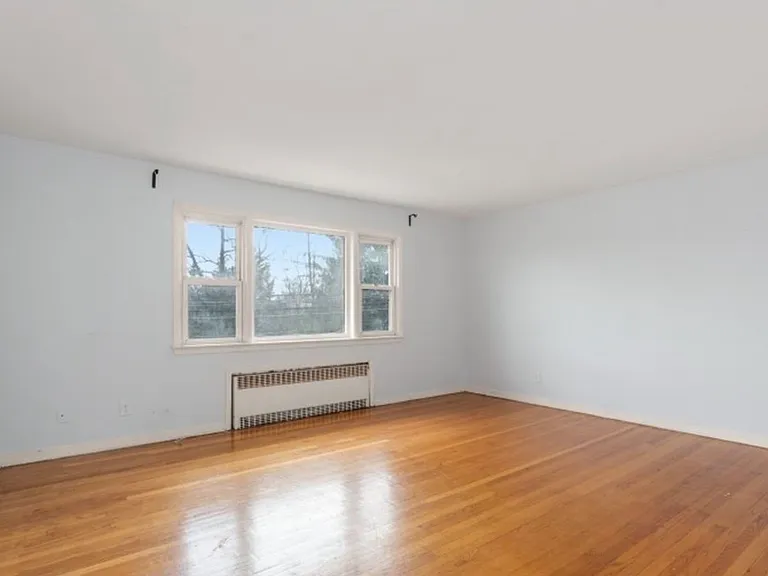 356-362 Boyden Ave #1 — Photo 5