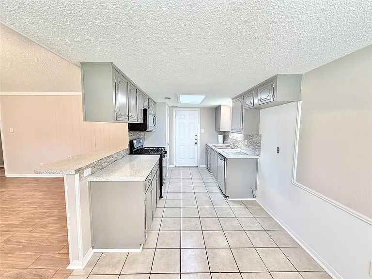 12426 Foxburo Dr — Photo 9