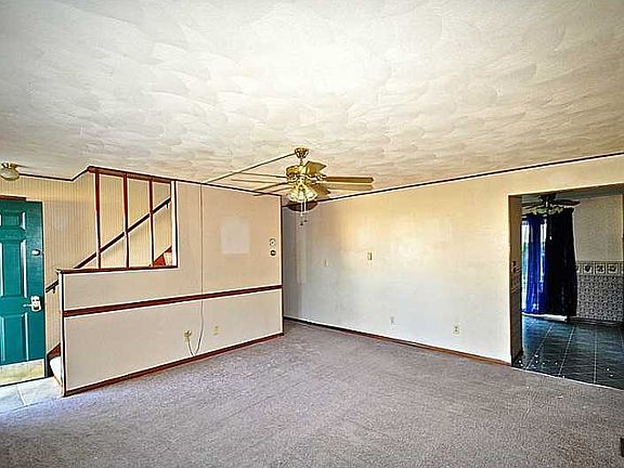 2nd image of 127 Oxford Dr