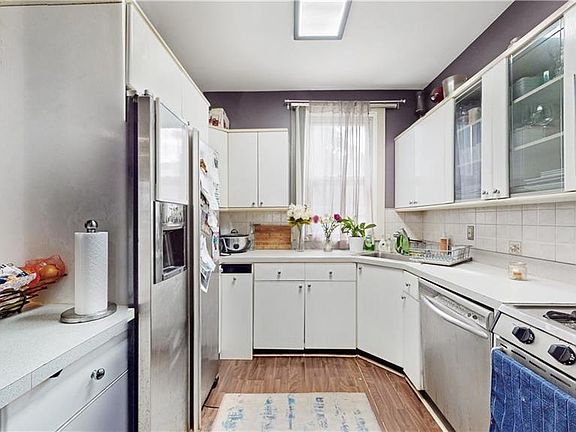 5th image of 1226 E 87th St