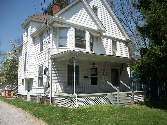 3rd image of 555 S Court St