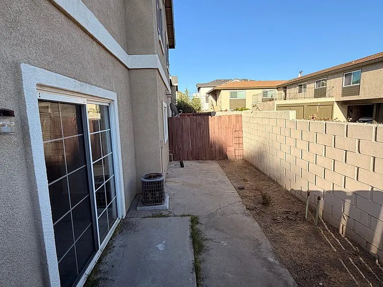 5762 Rostrata Ave — Photo 5
