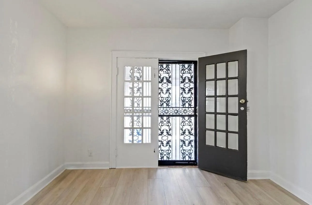 4102 Boulevard Pl - unit 4104 — Photo 2