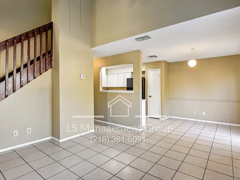 6702 Windsor Holw — Photo 16