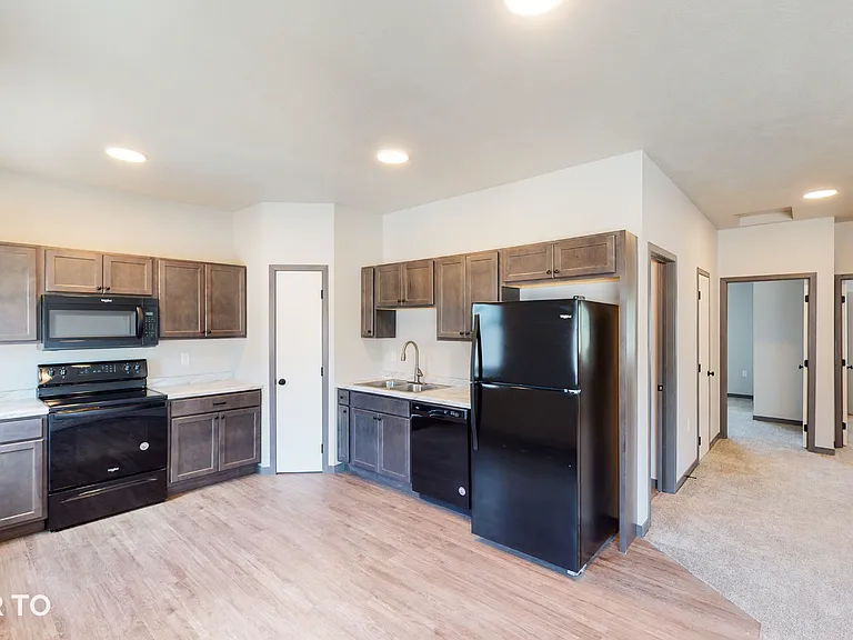 5800 Sunnybrook Plz — Photo 97