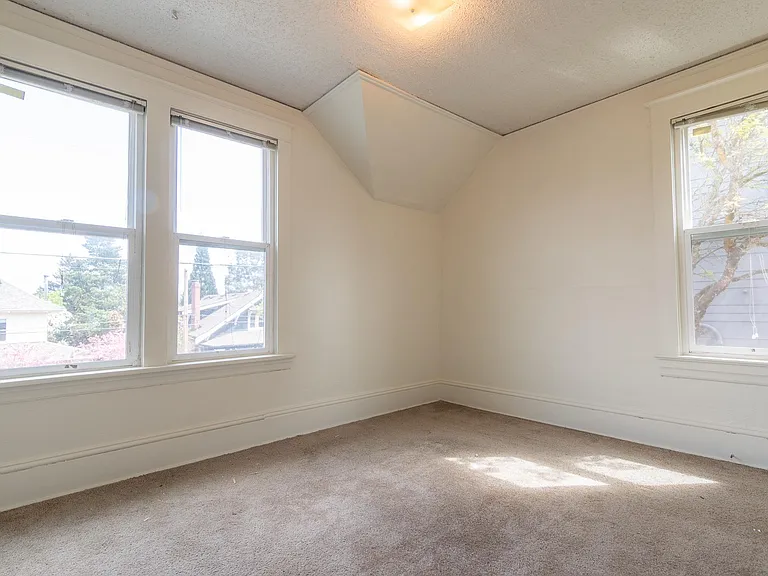 4715 NE 17th Ave — Photo 10