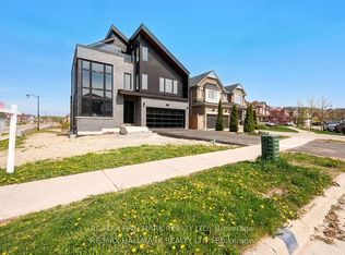 119 Pointon St, Aurora, ON L4G0J7