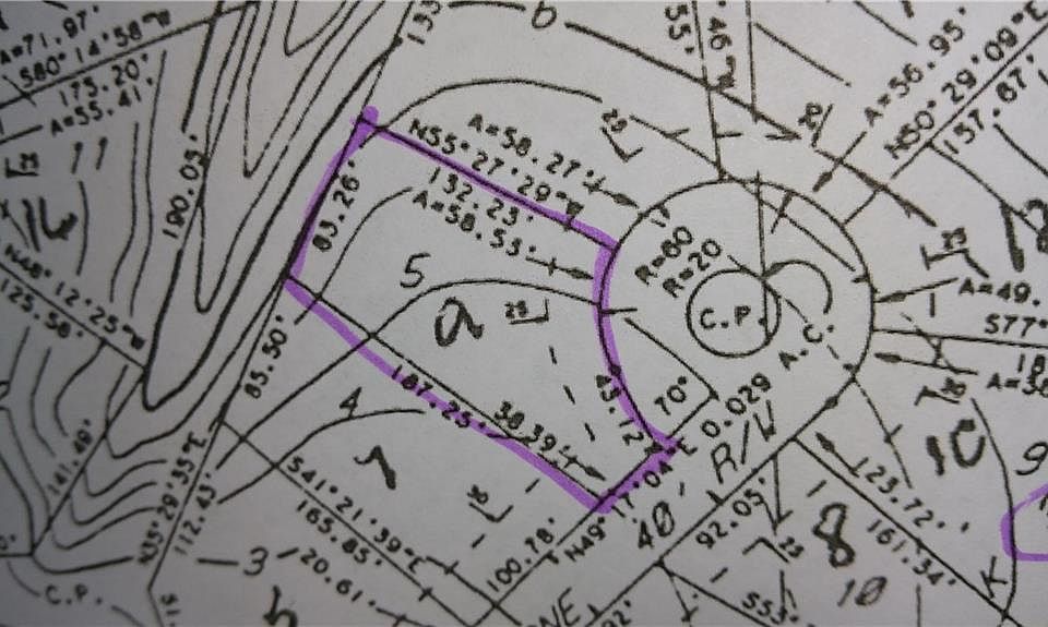 1st image of 12 Bayloch Ln