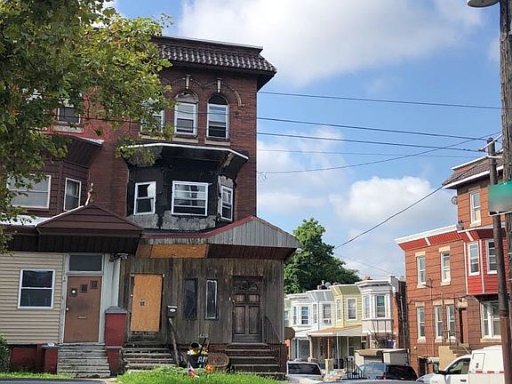 3rd image of 1620 W Erie Ave