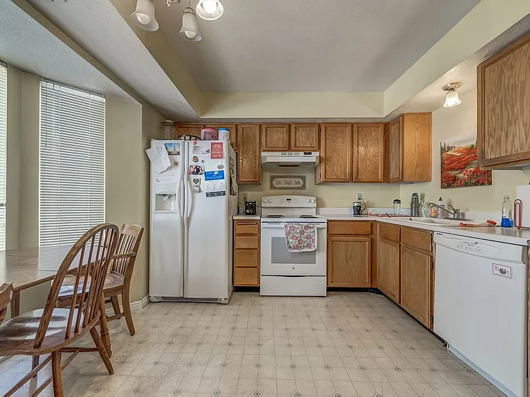 547 N 300 E #5 — Photo 5