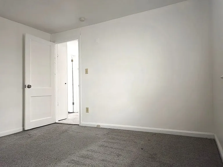 916 Middle St #14 — Photo 15