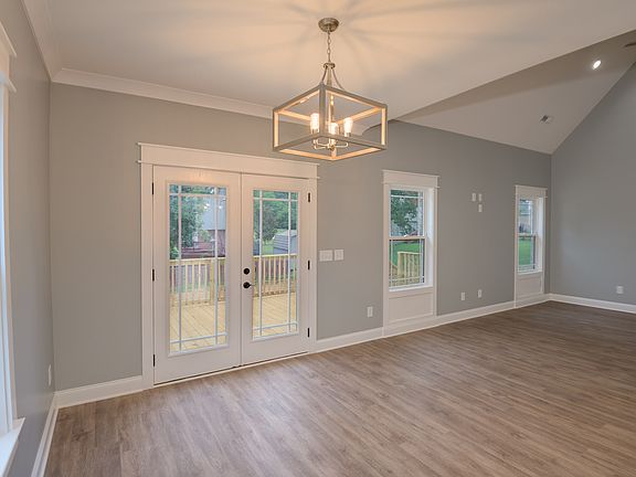 5th image of 104 Canary Ln