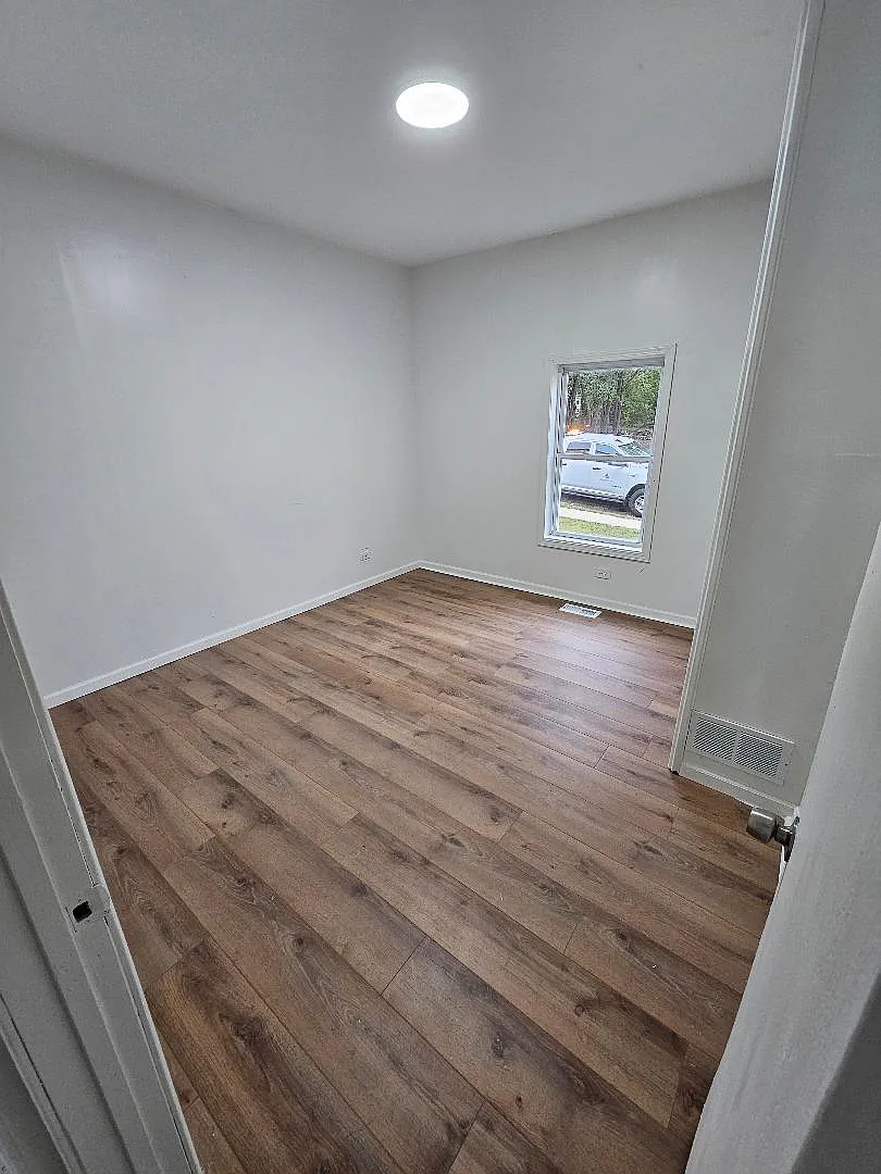 Building Photo - 402 Irving Ave #1