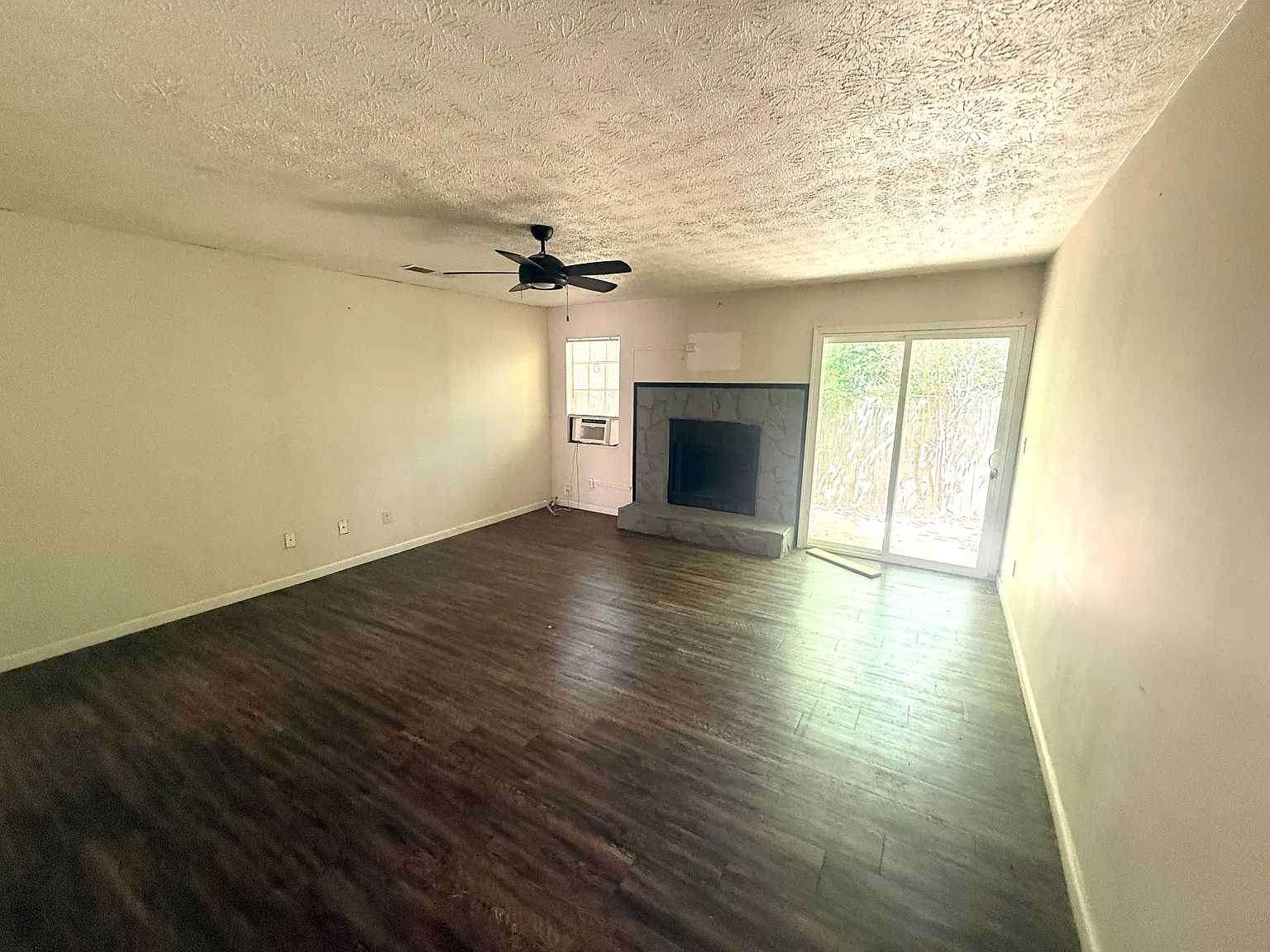 3 bed, 1196 sqft, $1,850 — Photo 4