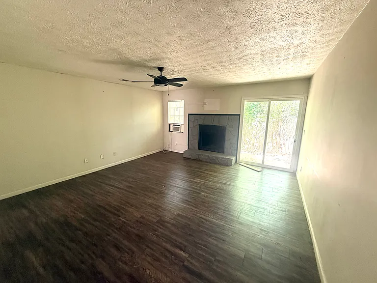 1008 Pine Tree Trl — Photo 4