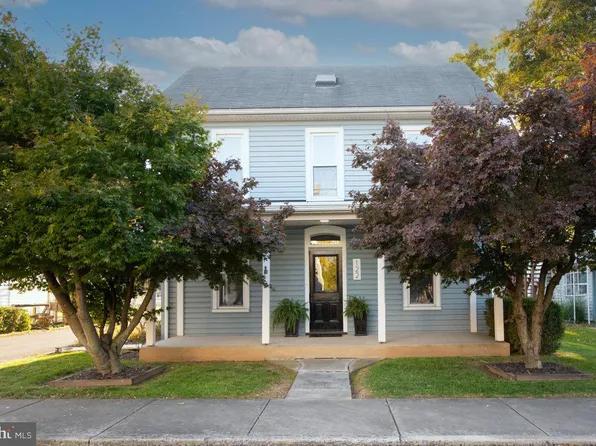 122 S Railroad St, Hummelstown, PA 17036