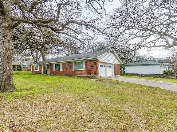2nd image of 1913 Greenbriar Dr