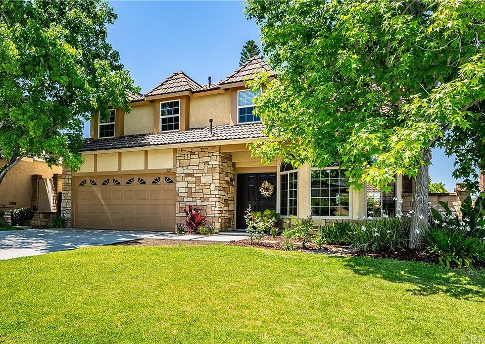 1st image of 225 S Kirkwood Cir