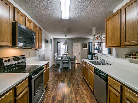 5th image of 1710 Cliffbrook Dr