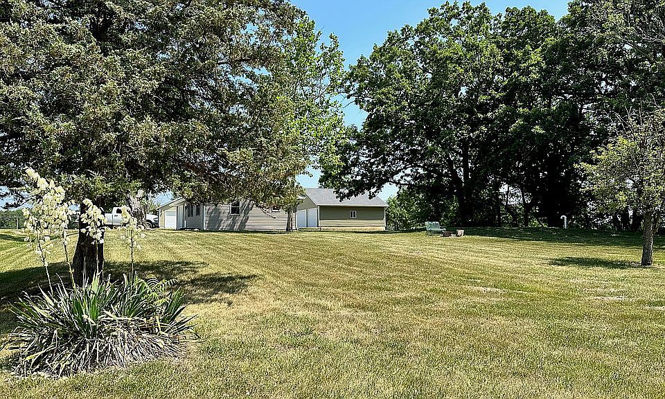 Enjoy the huge yard! 